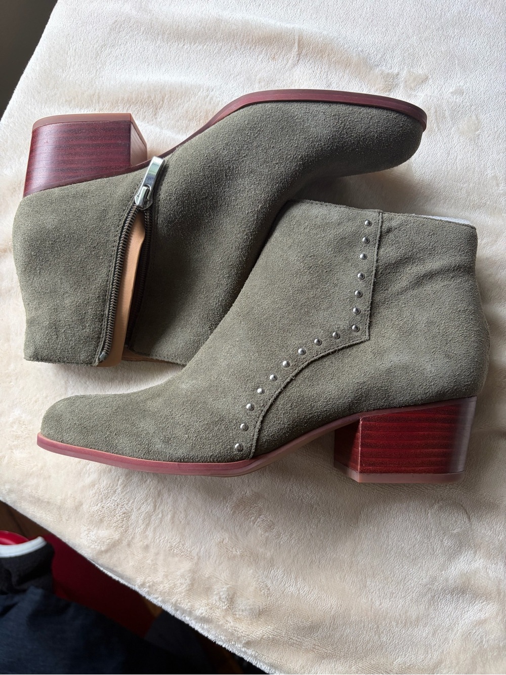 Franco Sarto L-Elysse Green Suede Studded Ankle Boots NWOB 8.5